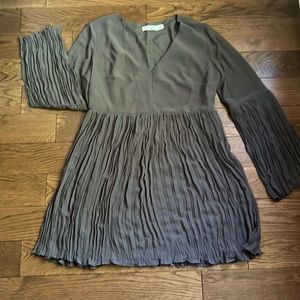 Ali and Jay Flowy dress w/ pleated skirt and sleeve